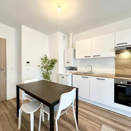 L'emeraude - Proche Hopital - Parking - Clim - Fibre - Terrasse *