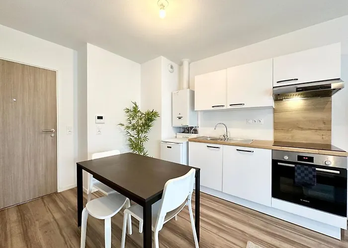 L'emeraude - Proche Hopital - Parking - Clim - Fibre - Terrasse *